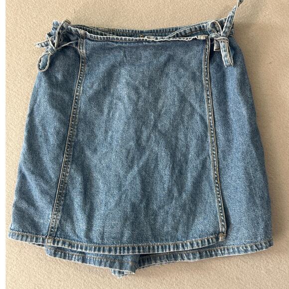 Vintage Revolt Jeans Skort 7/8 Medium Wash Denim Wrap Tie 100% Cotton Y2K - Picture 1 of 8